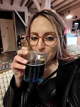 Snapshot of Jade_Emeraud chatting on March 2025 10:10:02 PM Jade Emeraud online show from March 2025 10:10:02 PM