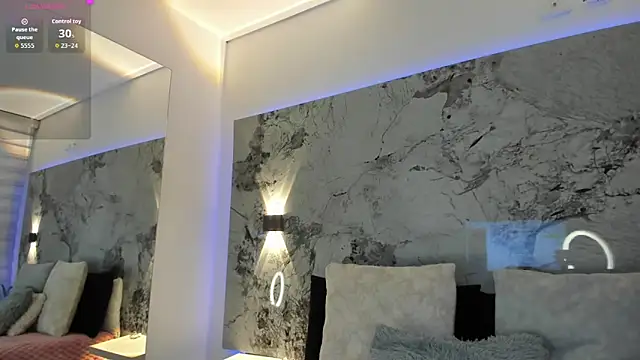 LIZ HOLMES online show from November 2025 10:52:02 AM