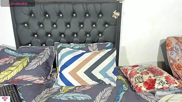 Snapshot of Darlyquenn11 chatting on December 2024 06:00:02 AM Darlyquenn11 online show from December 2024 06:00:02 AM