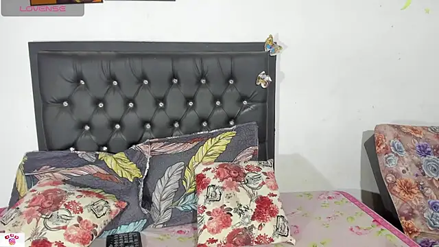 Snapshot of Darlyquenn11 chatting on December 2024 03:15:01 AM Darlyquenn11 online show from December 2024 03:15:01 AM