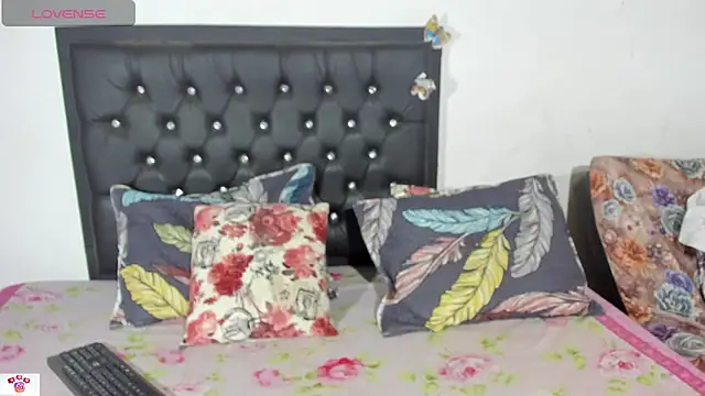 Snapshot of Darlyquenn11 chatting on December 2024 03:54:02 AM Darlyquenn11 online show from December 2024 03:54:02 AM