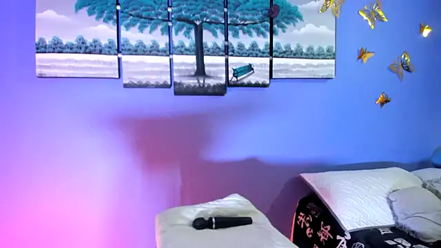 Snapshot of AdelleLennox_cg chatting on February 2025 11:33:02 AM AdelleLennox cg online show from February 2025 11:33:02 AM