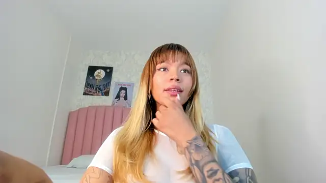 Snapshot of Adria_ross chatting on February 2026 04:06:01 AM Adria ross online show from February 2026 04:06:01 AM