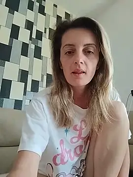 Snapshot of SophyGirl chatting on May 2026 05:37:02 AM SophyGirl online show from May 2026 05:37:02 AM