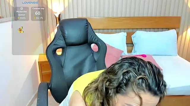 luciana ballesteros  online show from February 2026 12:09:02 PM