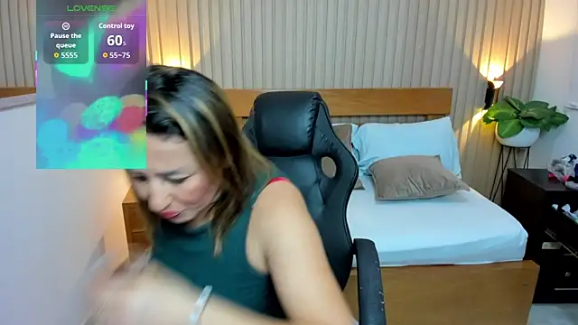 luciana ballesteros  online show from April 2026 12:10:01 PM