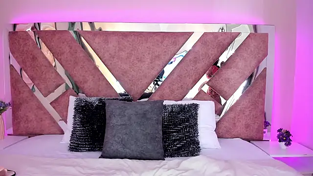 Snapshot of MarianaGarciaa__ chatting on December 2025 07:01:02 PM MarianaGarciaa online show from December 2025 07:01:02 PM