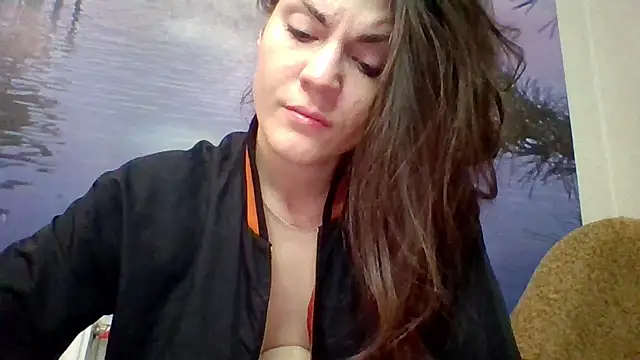 Snapshot of AliceTailor chatting on April 2026 07:57:02 AM AliceTailor online show from April 2026 07:57:02 AM