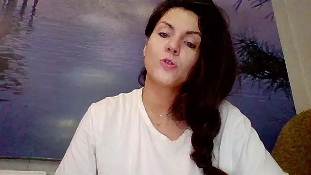 Snapshot of AliceTailor chatting on May 2026 11:49:02 AM AliceTailor online show from May 2026 11:49:02 AM