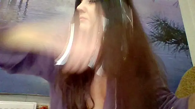 Snapshot of AliceTailor chatting on June 2026 04:02:02 AM AliceTailor online show from June 2026 04:02:02 AM