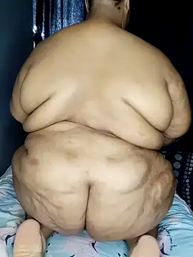 Snapshot of fatafricanqueen chatting on January 2025 11:35:02 AM fatafricanqueen online show from January 2025 11:35:02 AM