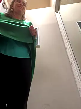 Lwhite1 online show from December 2025 04:24:01 PM