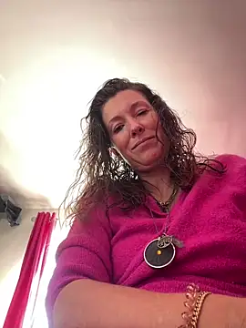 Snapshot of Lwhite1 chatting on May 2026 03:51:02 PM Lwhite1 online show from May 2026 03:51:02 PM