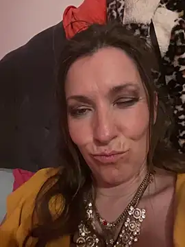 Snapshot of Lwhite1 chatting on May 2026 10:33:02 PM Lwhite1 online show from May 2026 10:33:02 PM