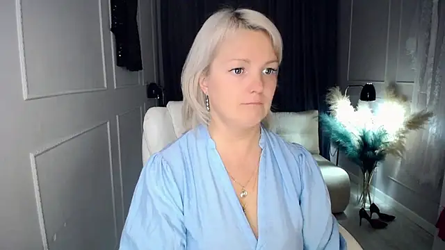 Juarnea online show from November 2025 05:23:01 PM