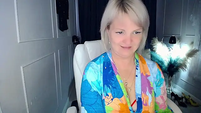 Snapshot of Juarnea chatting on May 2026 05:37:01 AM Juarnea online show from May 2026 05:37:01 AM