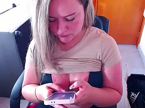 KikaxLove online show from March 2026 04:13:02 PM