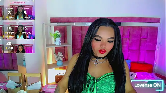 Snapshot of KayleighDreams_ chatting on June 2026 03:17:02 PM KayleighDreams online show from June 2026 03:17:02 PM