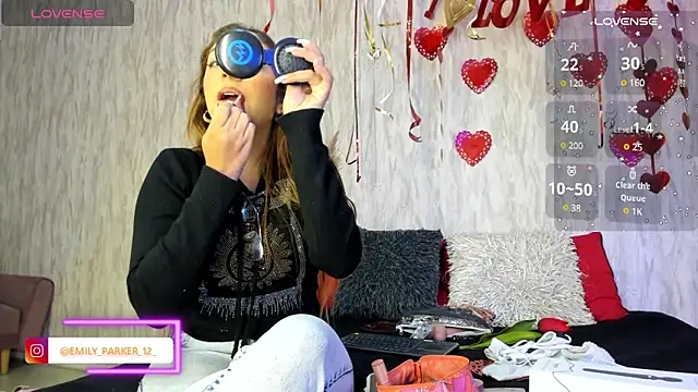 Snapshot of emily_parkerr chatting on February 2025 01:59:01 PM emily parkerr online show from February 2025 01:59:01 PM