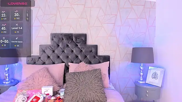 Snapshot of emily_parkerr chatting on February 2025 03:53:01 PM emily parkerr online show from February 2025 03:53:01 PM