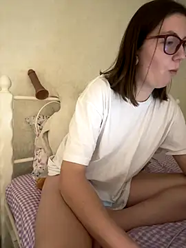 Snapshot of BeatriceTender chatting on November 2025 08:08:02 PM BeatriceTender online show from November 2025 08:08:02 PM