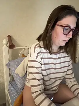 Snapshot of BeatriceTender chatting on December 2025 07:10:02 PM BeatriceTender online show from December 2025 07:10:02 PM