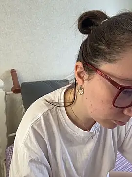 BeatriceTender online show from April 2026 11:59:01 AM