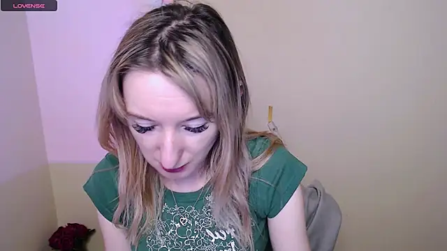 Snapshot of AmandaSell chatting on June 2026 07:43:02 AM AmandaSell online show from June 2026 07:43:02 AM