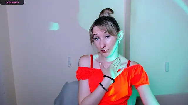 Snapshot of AmandaSell chatting on July 2026 07:23:02 AM AmandaSell online show from July 2026 07:23:02 AM