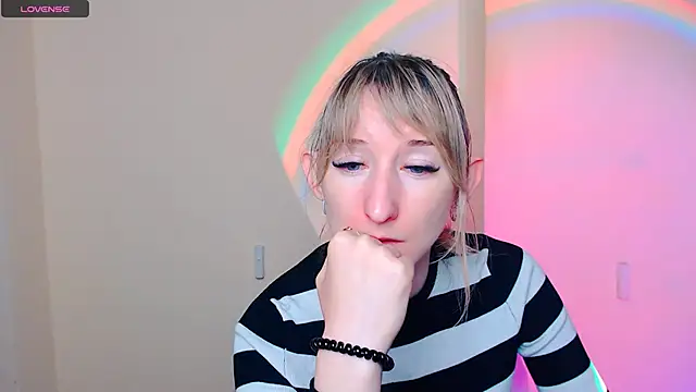 Snapshot of AmandaSell chatting on July 2026 06:17:02 AM AmandaSell online show from July 2026 06:17:02 AM