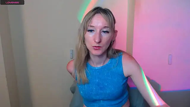 Snapshot of AmandaSell chatting on July 2026 06:53:01 AM AmandaSell online show from July 2026 06:53:01 AM