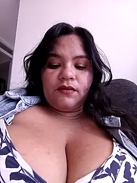 Snapshot of Julieta-tits chatting on February 2026 03:43:02 PM Julieta-tits online show from February 2026 03:43:02 PM