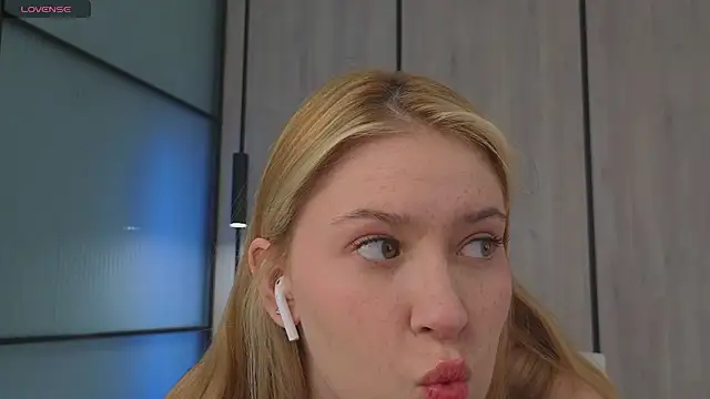 Monikacutie online show from March 2025 04:27:01 AM