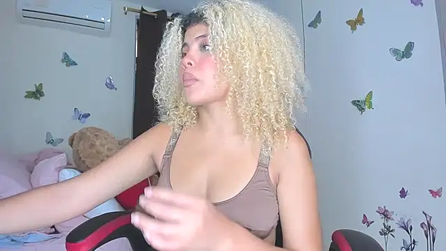 sofiacastillo01 online show from November 2025 07:35:01 PM