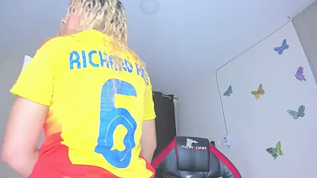 sofiacastillo01 online show from December 2025 02:33:01 PM