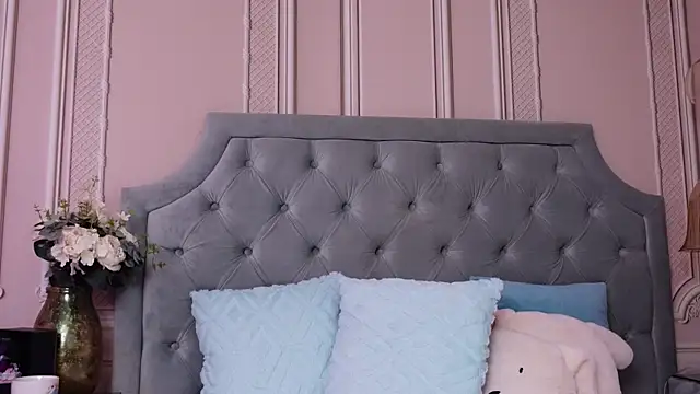 LucyAddison online show from April 2026 05:19:02 AM