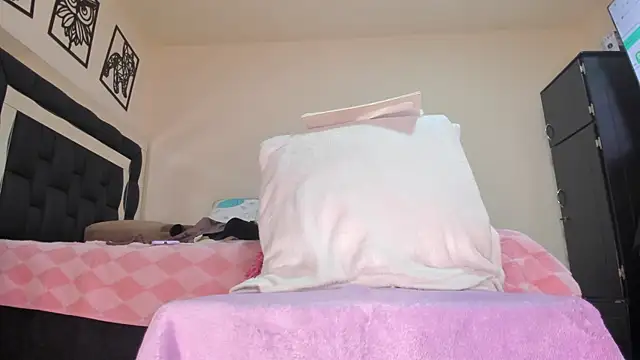 Snapshot of Rachel-milfy- chatting on June 2026 06:07:01 PM Rachel-milfy- online show from June 2026 06:07:01 PM