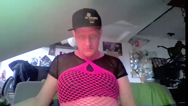 Snapshot of Bigthroaterboy chatting on June 2026 04:50:02 PM Bigthroaterboy online show from June 2026 04:50:02 PM