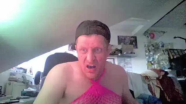 Snapshot of Bigthroaterboy chatting on June 2026 03:25:01 AM Bigthroaterboy online show from June 2026 03:25:01 AM
