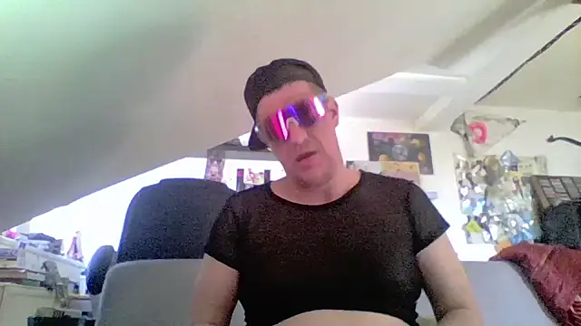Snapshot of Bigthroaterboy chatting on June 2026 03:43:01 PM Bigthroaterboy online show from June 2026 03:43:01 PM