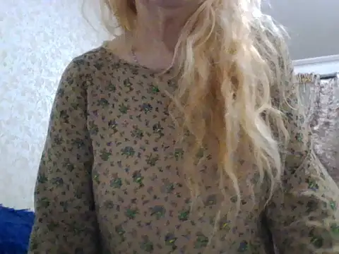 CarlyTreat online show from December 2025 03:06:01 PM