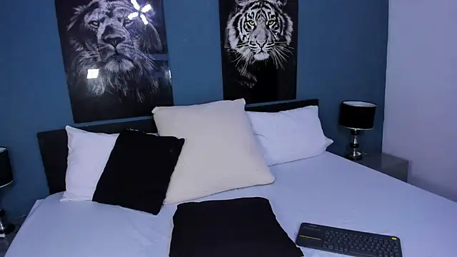 Liana Bernocchi online show from February 2025 08:00:02 PM