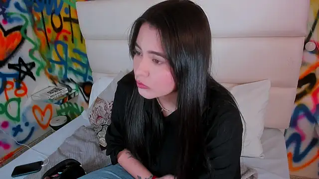 Liana Bernocchi online show from November 2025 08:33:02 PM