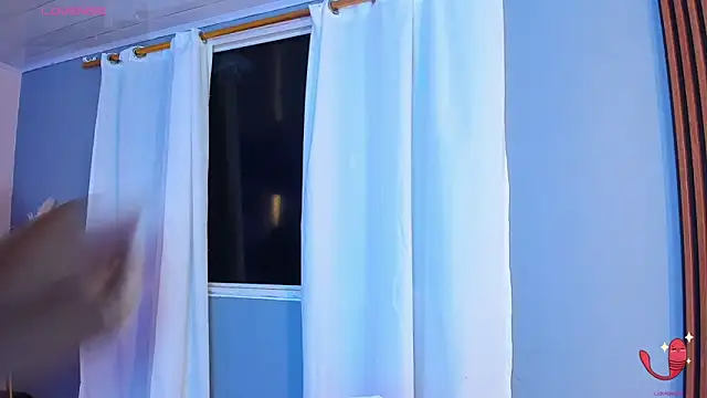 sofiaa grey  online show from November 2025 01:00:01 PM