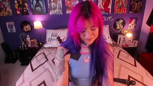 anne cross online show from November 2025 08:42:02 PM