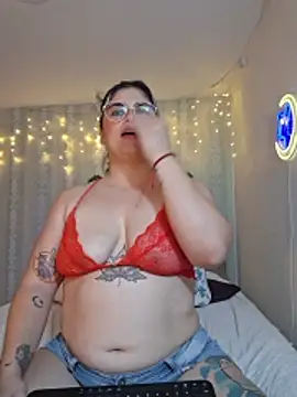 Snapshot of Juliietha_servas chatting on May 2026 04:07:02 AM Juliietha servas online show from May 2026 04:07:02 AM