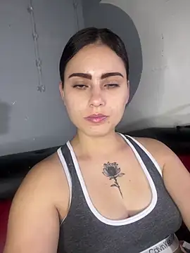 Snapshot of Azuna25 chatting on June 2026 08:22:02 PM Azuna25 online show from June 2026 08:22:02 PM