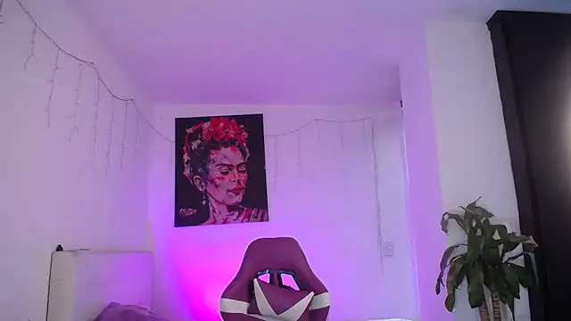 esmeraldaa230 online show from December 2025 08:27:02 PM