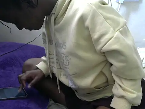 Ma-yolo001 online show from October 2025 09:18:01 AM