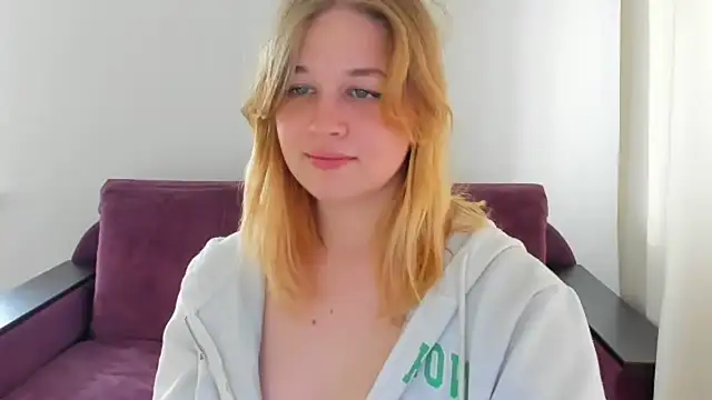Snapshot of AlicePopsy chatting on June 2026 03:25:01 PM AlicePopsy online show from June 2026 03:25:01 PM